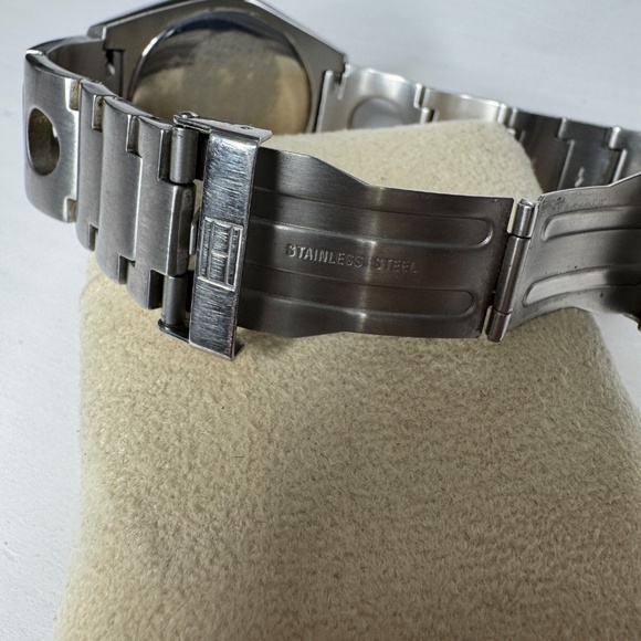 Y2K era Hilfiger - Tommy Hilfiger Red Dial Multifunction Sport Fashion Watch - Picture 7 of 9